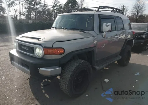 2011 Toyota Fj Cruiser z USA, uszkodzony, nr VIN JTEZU4BF8BK011366